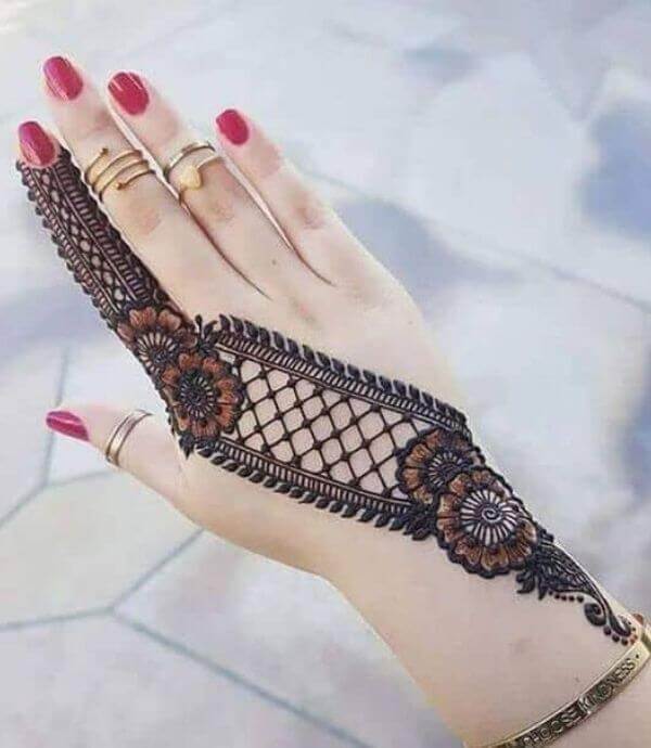 Intricate Pattern Arabic mehendi design