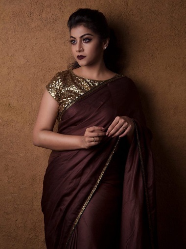 gold glitter blouse with plain saree