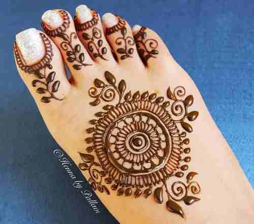 Easy circle Mehndi with Glitter Nail Polish