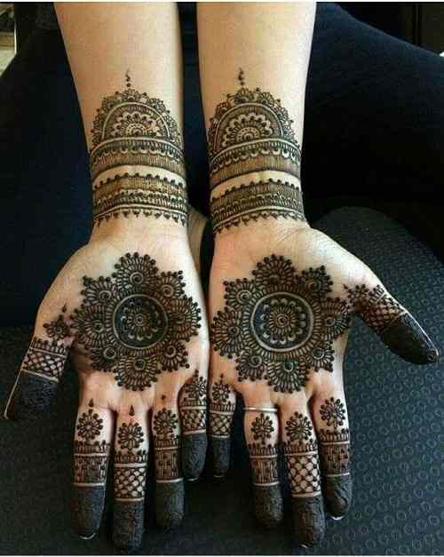 Round mehndi design on palm