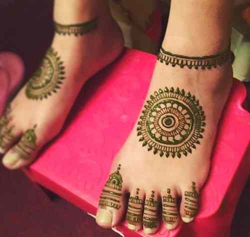 Simple and easy feet Mehndi Designs