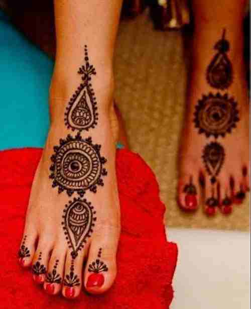 bridal circle mehandi design for Legs