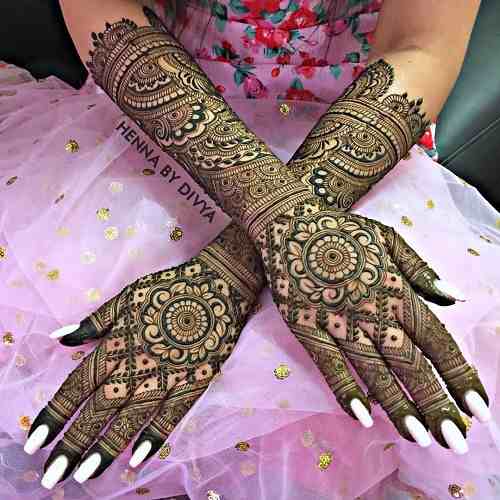 30 Stylish Back Hand Mehndi Design That Steal Your Heart